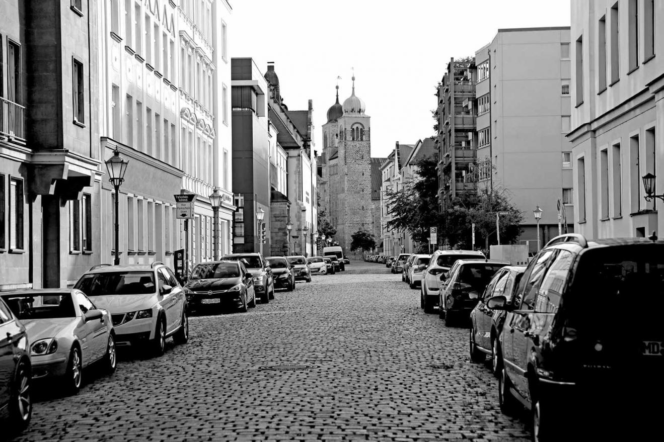 Katholische-Kirche westlich-des-Dom